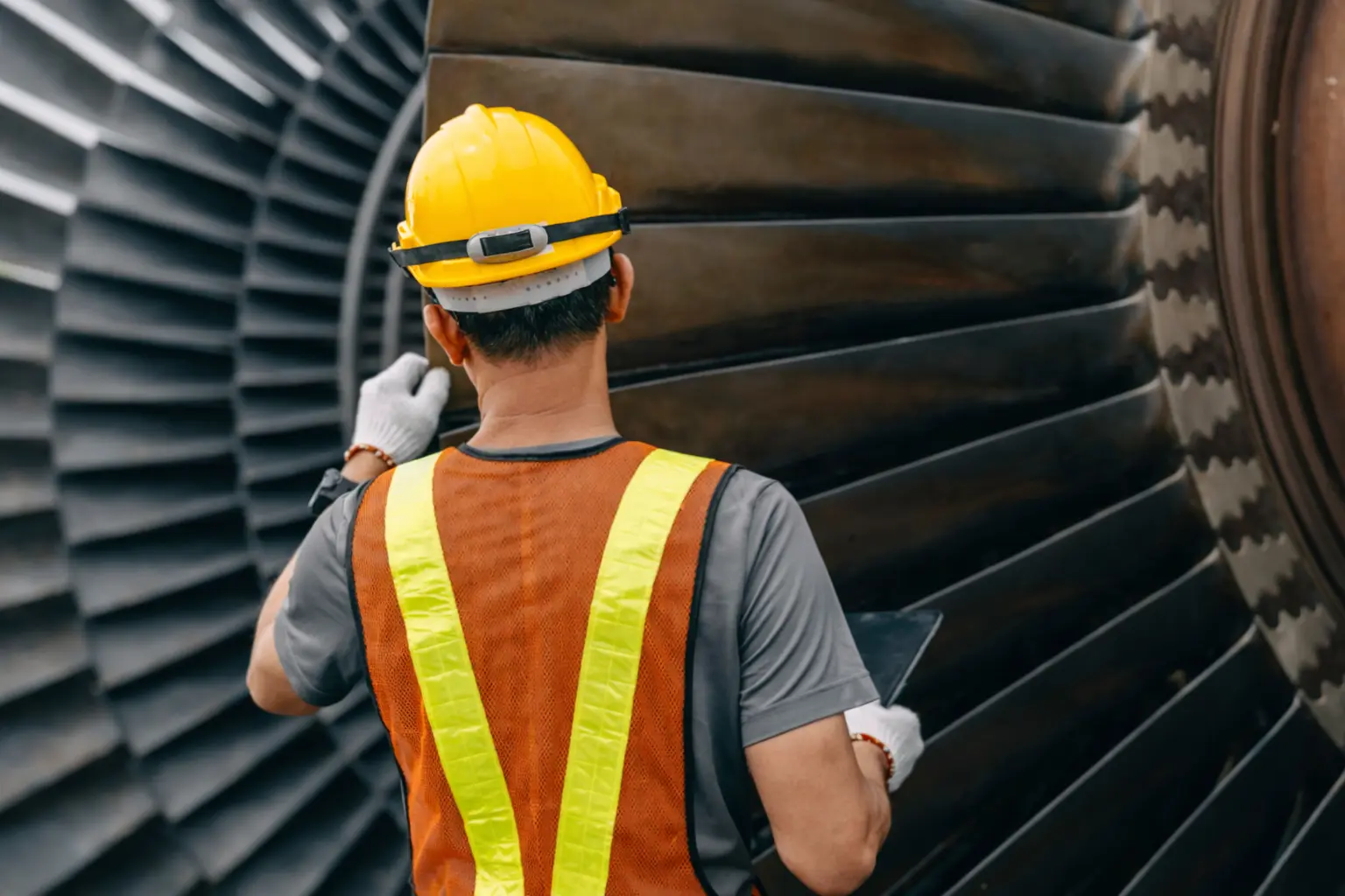 Steam turbine troubleshooting and root cause analysis by engineer for vibration issues, failures and performance problems